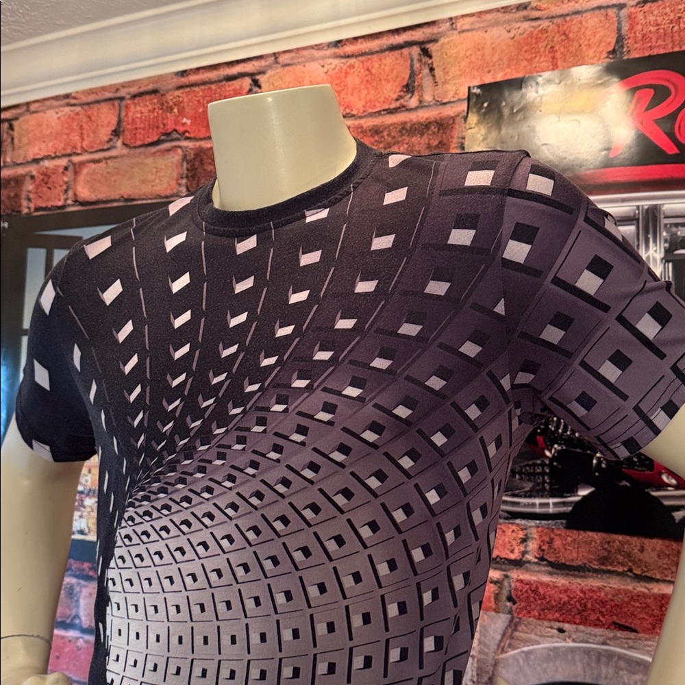 SHEIN Design Tee Shirt - Picture 7 of 17